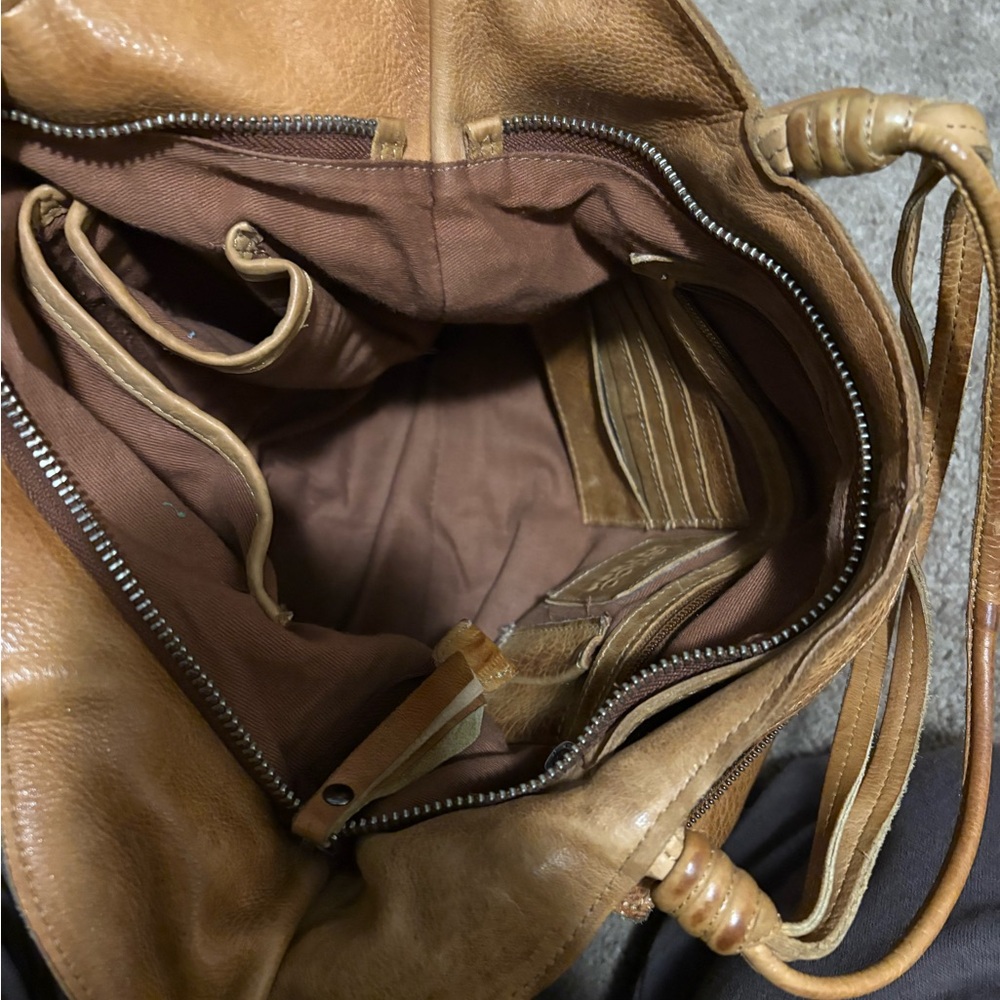 Elegant Tan Crossbody Bag - Picture 7 of 7